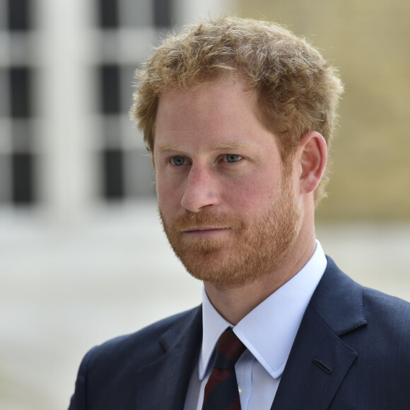 'Harry (...) disse a seu irmão que ele e Meghan estariam abertos a voltar para Londres, onde serviriam ao Rei Charles', diz fonte do In Touch