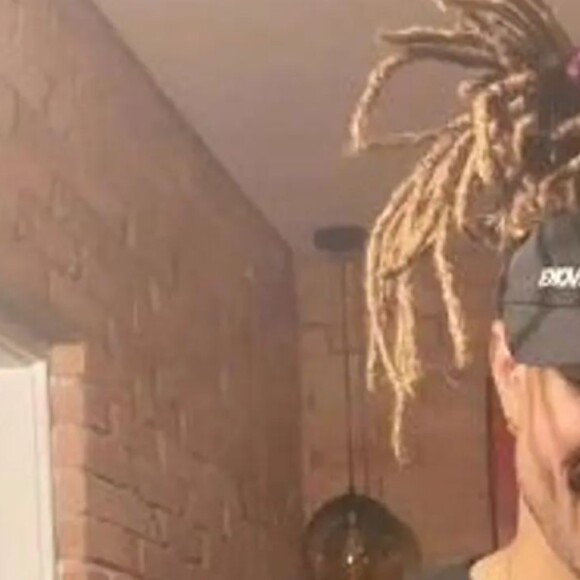 Caio Castro já havia gerado críticas nas redes sociais por causa de um antigo visual