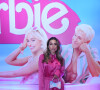 Look de cetim foi usado pela influenciadora Flávia Vianna para assistir 'Barbie' na pré-estreia