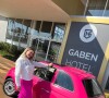 Débora Porto pintou o carro de rosa choque inspirada pelo filme 'Barbie'