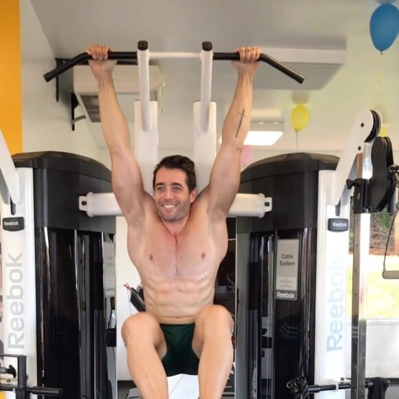 Vicente Escrig tem causado polêmica com o lançamento do livro 'Até que a mentira nos separe', onde ele conta histórias de um casal chamado Rodolfo e Rodolfa