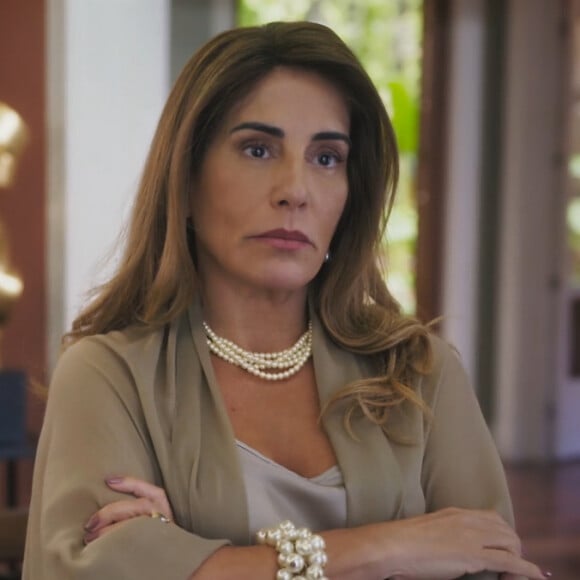 Novela 'Terra e Paixão': no capítulo de sexta-feira, 21 de julho de 2023, Irene (Glória Pires) tenta envenenar Aline (Barbara Reis)