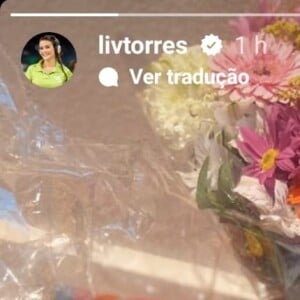 Lívia Torres mostrou para o seus seguidores buquês que ela recebeu após a demissão da Globo.