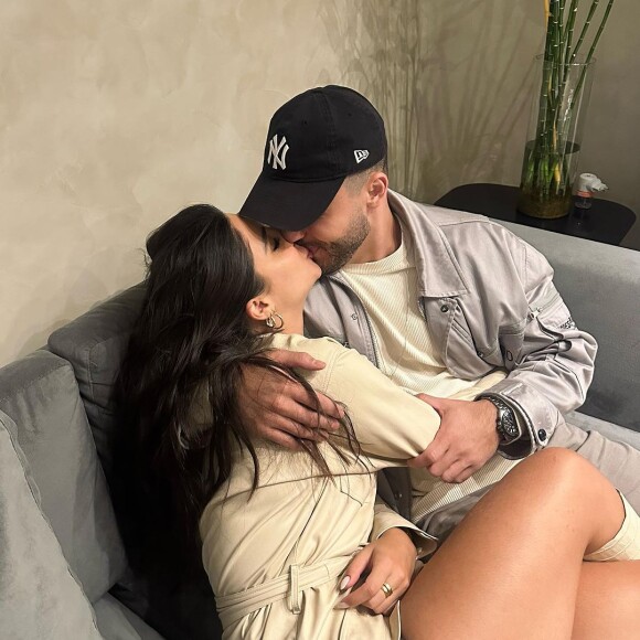 Murilo Huff e Gabriela Versiani publicaram uma série de fotos românticas nas redes sociais