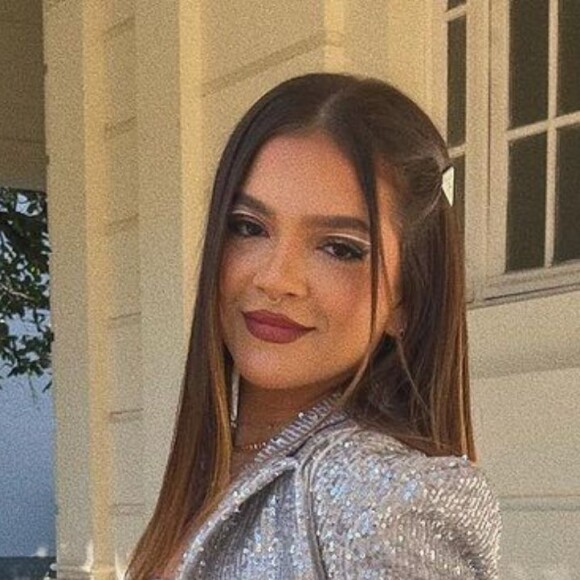 Mel Maia renova o bronzeado e mostra corpão em biquíni