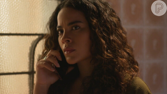 Novela 'Vai na Fé': no capítulo de quarta-feira, 26 de agosto de 2023, Jenifer (Bella Campos) finge gostar de Theo (Emilio Dantas)