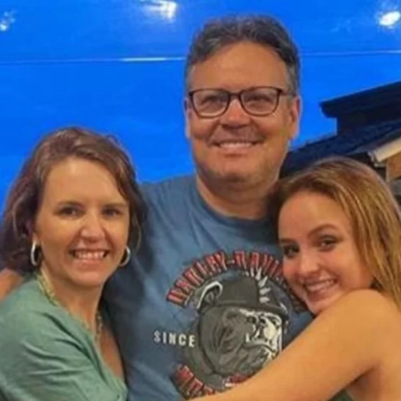 Pais de Larissa Manoela são acusações de fazer movimentações financeiras com o dinheiro da filha sem autorização