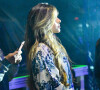 Quando Luan Santana subiu ao palco, Débora Morais foi clicada usando o mesmo look