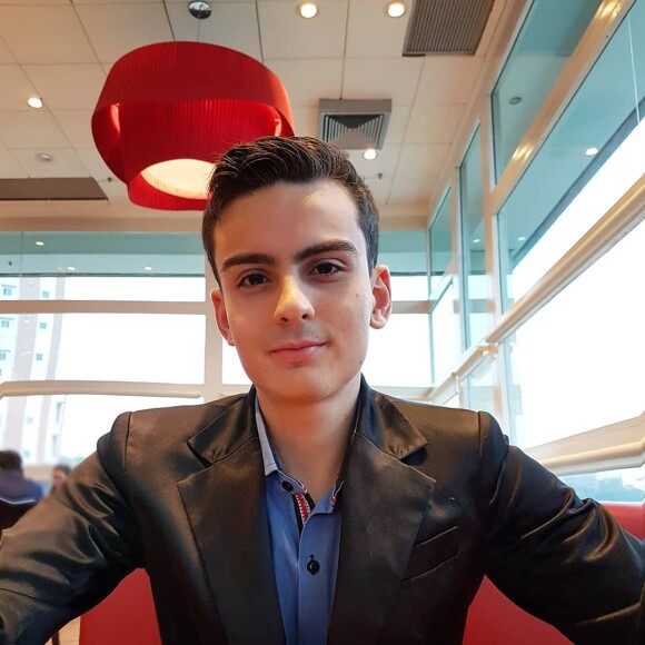 Dudu Camargo afirmou ainda que sequer conversou com o garoto de programa Arthur Mondelo via web: 'Não conheço pessoalmente, nem troquei mensagens com ele'