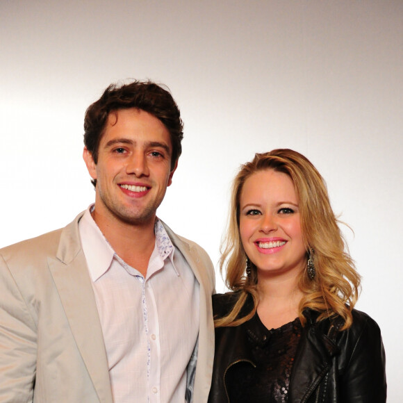 Rafael Cardoso se separou de Mari Bridi após 15 anos; na foto, o agora ex-casal na época do lançamento da novela 'Lado a Lado', em 2012