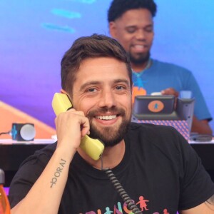 Rafael Cardoso trocou mensagens com a sobrinha de Roberta Close, revelou a transexual