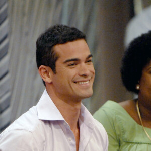 Sidney Sampaio estreou na TV em 1998 e já fez trabalhos na Globo, Record e SBT
