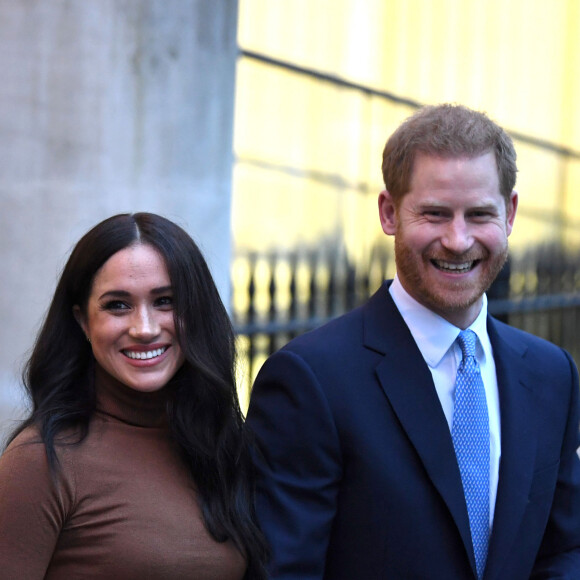 Príncipe Harry e Meghan Markle trabalham em um escritório compartilhado na mansão dos EUA