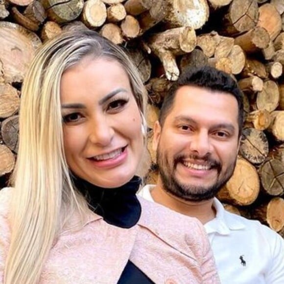 Ex-marido de Andressa Urach assume namoro com mulher misteriosa