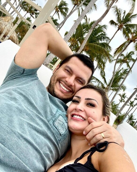 Thiago Lopes e Andressa Urach tem um filho de 1 ano