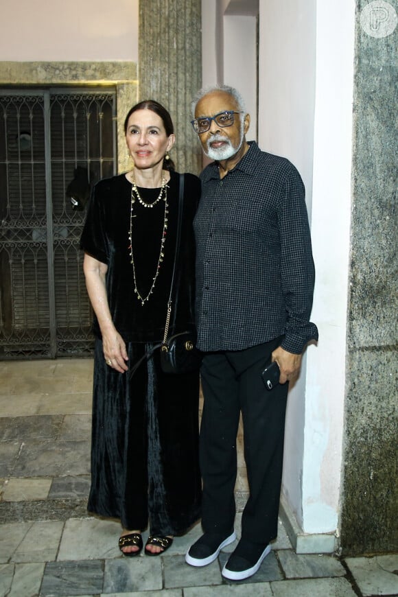 Aniversário de 49 anos de Preta Gil foi prestigiado por Gilberto Gil, pai da cantora, e Flora Gil, madrasta da artista