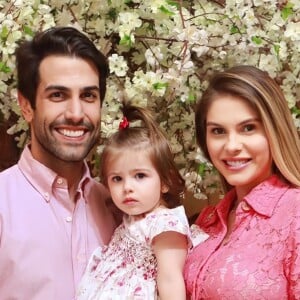 Bárbara Evans é mãe da pequena Ayla, e está grávida e gêmeos