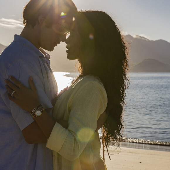 Nicolas Prattes e Giovana Cordeiro vivem o par Miguel e Luna na novela 'Fuzuê'