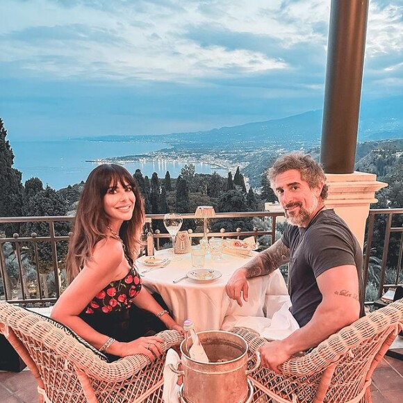 Marcos Mion se declara para esposa após 10 dias de férias na Itália