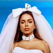 A Favela Love Story! Anitta entrega conceito de vestido de casamento do novo clipe e revela mistura de referências em looks