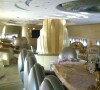 Avião que levou Neymar para a Arábia Saudida possui uma sala de reunião que também serve como salão para jantar