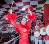 Viviane Araujo apostou em um vestido vermelho, justo e transparente para noite de samba na quadra do Salgueiro em 19 de agosto de 2023