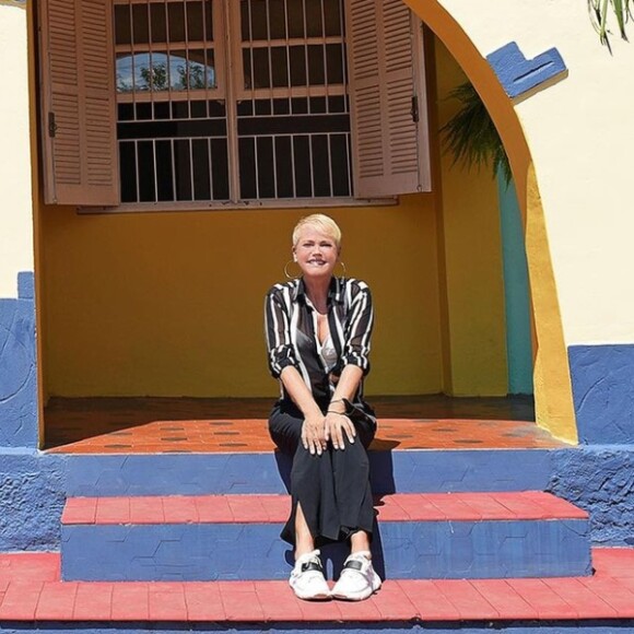 Xuxa vende mansão em Miami para rapper e fatura fortuna de centena de milhões