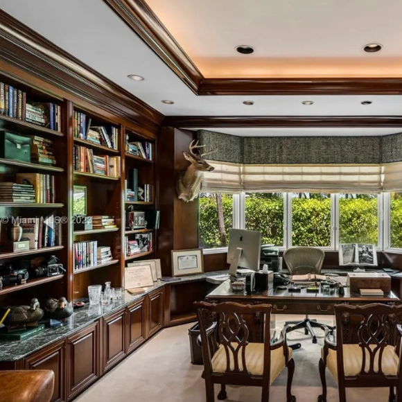 Mansão da Xuxa em Miami foi construída em 1992 e comprada pela apresentadora em 1999 por R$ 1 milhão