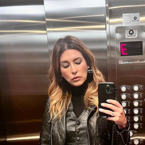 'Fernanda, mulher, tu não pode querer aparecer mais que a entrevistada, não! Estava esquisita demais, toda hora fazendo a Sandy perder o raciocínio', disse um perfil