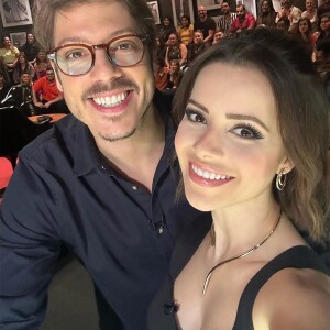 Sandy também participou do 'Que História é Essa, Porchat?' no mesmo dia