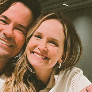 Fernanda Rodrigues se emociona ao conhecer filha de Paulinho Vilhena e internautas notam: 'É a cara do pai'