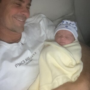 Paulinha Vilhena e a filha, Manoela: internauta destacou que a bebê é a cara do pai