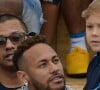 Irmão do filho do Neymar joga bola com Davi Lucca em um dos registros compartilhados nas redes sociais