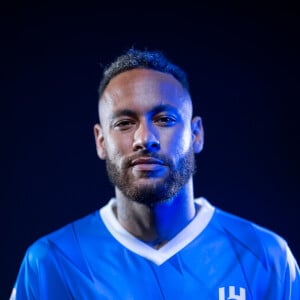 Neymar fechou um contrato para jogar no Al-Hilal até 2026.