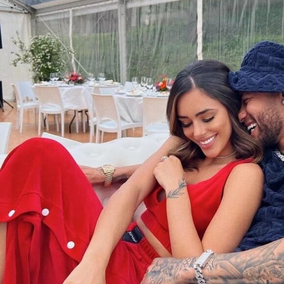 Neymar namora Bruna Biancardi que está grávida da sua primeira filha que se chamará Mavie