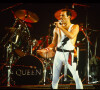 Freddie Mercury ficou famoso após liderar a banda Queen, entre as décadas de 1970 e 1980