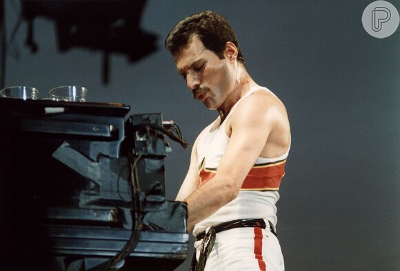 No piano, Freddie Mercury compôs outros sucessos: "Don’t Stop Me Now" e "Somebody to Love"