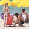 Bianca Bin foi à praia acompanhada pelo marido, Pedro Brandão