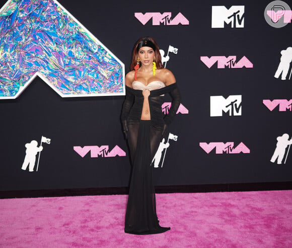 O vestido 'fechadura' de Anitta é um Schiaparelli alta costura