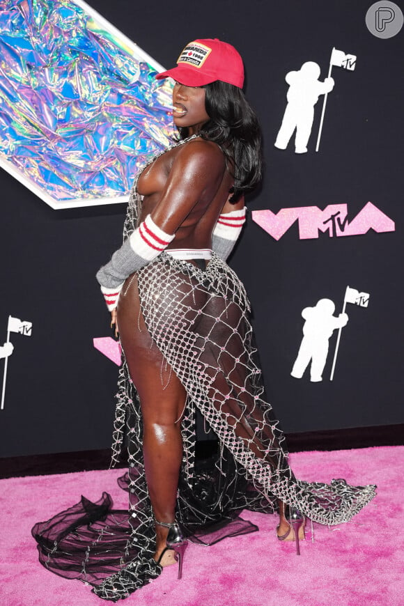 VMA 2023: Doechii apostou em transparência ousada no red carpet