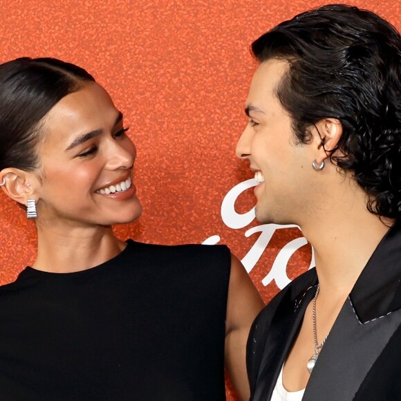 Bruna Marquezine recebeu salário 5 vezes menor do que o de Xolo Maridueña para 'Besouro Azul'