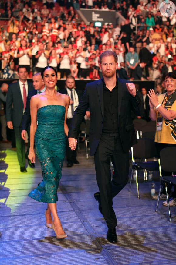 Meghan Markle e Príncipe Harry compareceram juntos à cerimônia de encerramento do Invictus Games, na Alemanha