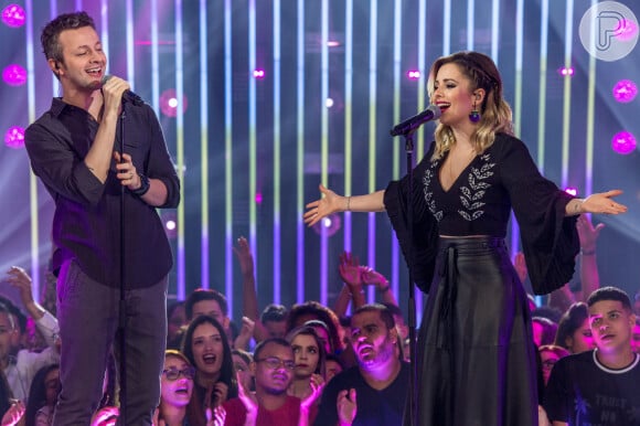 Sandy e Lucas Lima cantaram juntos 'Areia' no 'Altas Horas' e já apareceram sem alianças