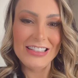 Andressa Urach falou sobre o retorno à prostituição e garantiu que não recomenda o ramo para ninguém