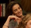 Beijo de Clara (Regiane Alves) e Helena (Priscila Sztejnman) demorou para acontecer em 'Vai na Fé'