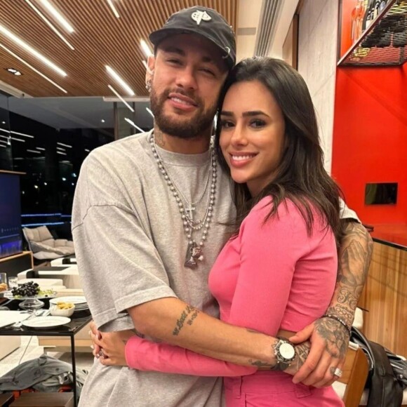 Adega, camarote, assistente virtual e garçons: Bruna Biancardi deu à luz a filha de Neymar em maternidade de luxo. Fotos!