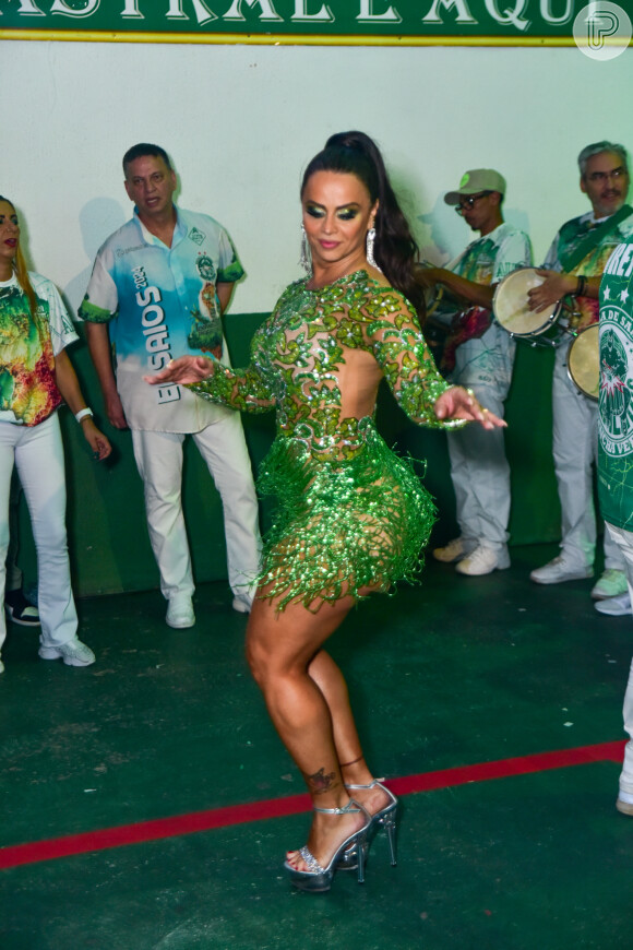 Viviane Araujo deu show de samba no pé na quadra da Mancha Verde
