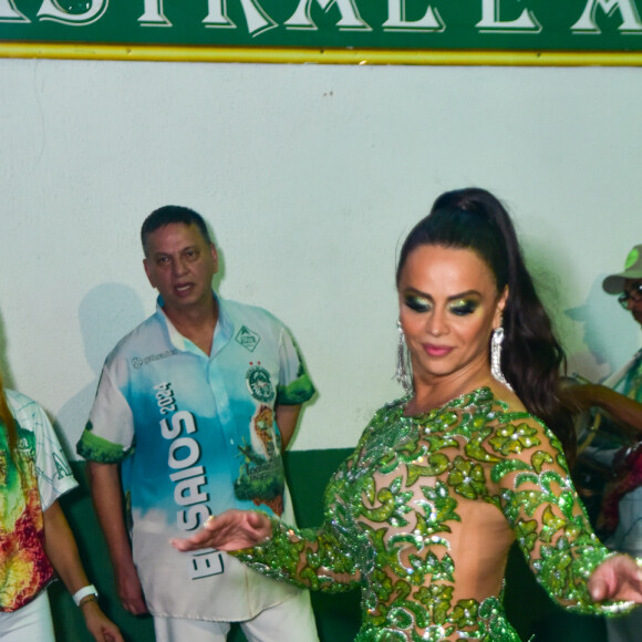 Viviane Araujo deu show de samba no pé na quadra da Mancha Verde