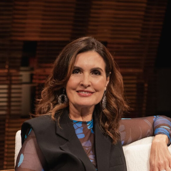 Fátima Bernardes no cenário do seu mais novo programa na Globo