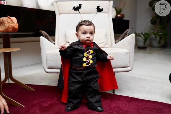 Luca, filho de Claudia Raia, faz mesversário e vira vampirinho!